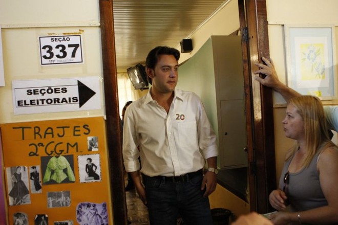 O candidato Ratinho Junior (PSC) vota na Escola Municipal Vinhedos, em Santa Felicidade |