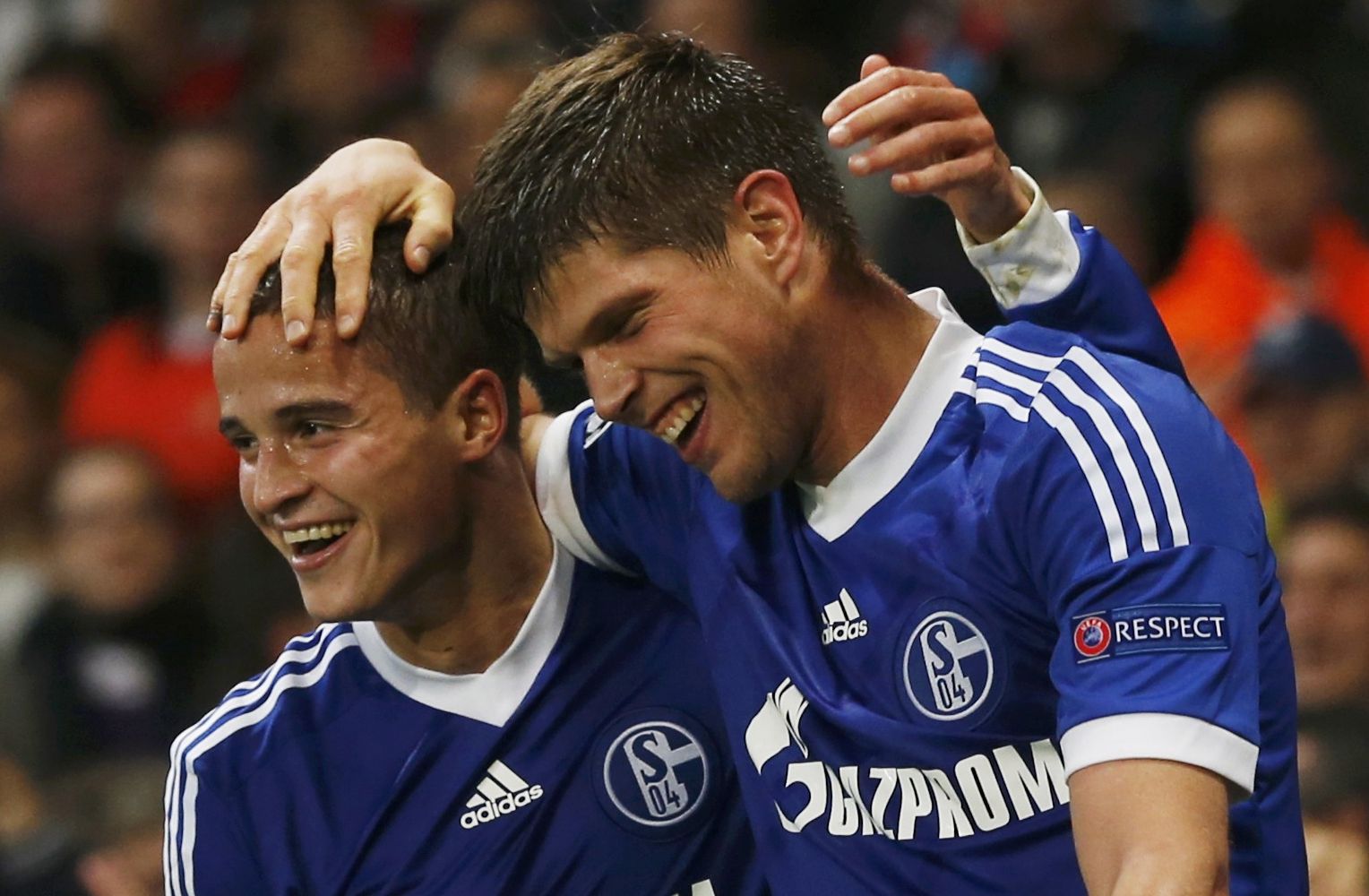 A dupla holandesa Afellay e Huntelaar deu a vitória ao Schalke sobre o Arsenal | reuters
