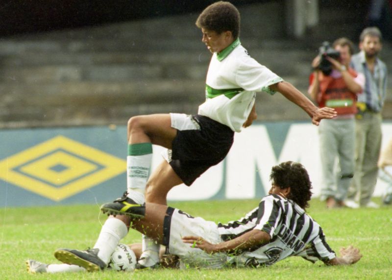 Alex, aos 18 anos, na estreia como profissional no Couto. Não marcou, mas chamou a atenção da torcida | Arquivo/ Gazeta do Povo