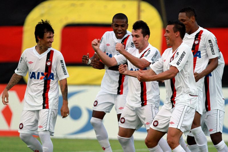 Jogadores dançam o Créu na comemoraçaõ do gol de Elias, o primeiro do Atlético | Felipe Oliveira/ AGIF/ Folhapress