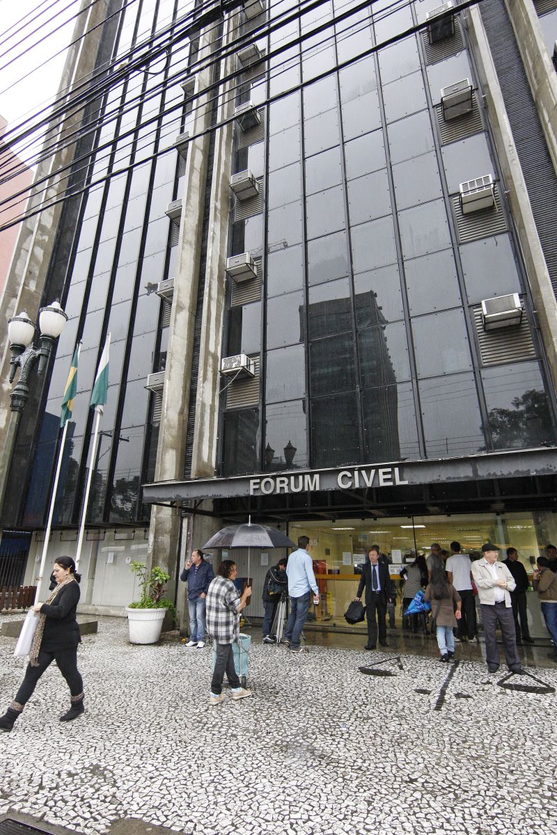 Prédio foi interditado ontem | Antônio More/Gazeta do Povo