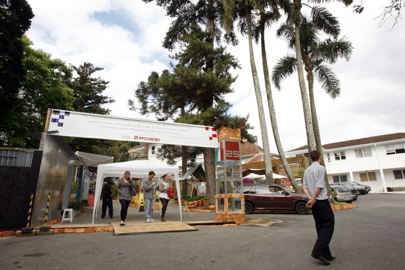 Mostra reúne mais de 60 trabalhos em 40 ambientes | Antônio More/ Gazeta do Povo