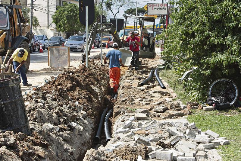 Obras na Bispo Dom José. | Ivonaldo Alexandre/Gazeta do Povo