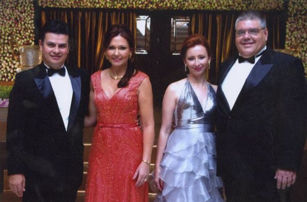 O presidente do Clube Curitibano Joaquim Miró com Maria Cristina, Clarina e André Fanaya, diretor social | Denis Ferreira Netto