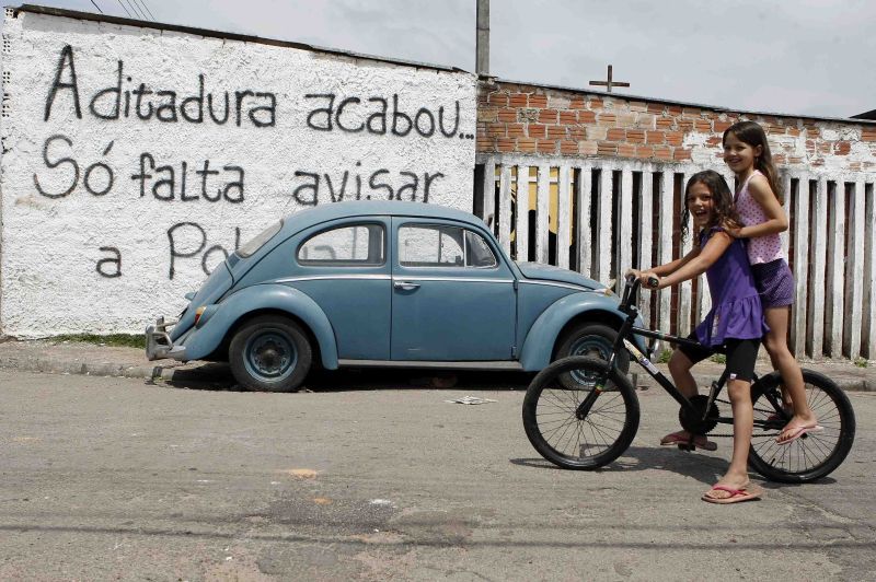 A Vila Nova Costeira, em São José dos Pinhais, é uma ocupação feita há duas décadas: 300 famílias terão de abandonar a boa estrutura local, ruas asfaltadas, energia elétrica e água em todas as casas | Henry Milléo/ Gazeta do Povo