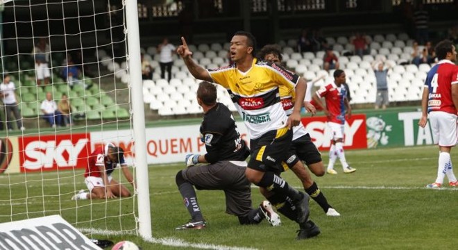 Zé Carlos marcou para o Criciúma após falha na defesa tricolor | 