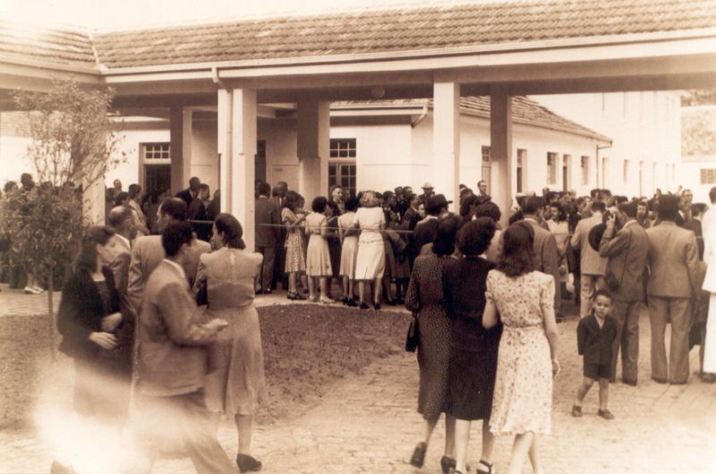 Cenas de uma obra espírita: foto da década de 1940 na cozinha do Hospital Psiquiátrico Bom Retiro. Membros eram acusados de provocar doenças mentais quando na verdade supriam as negligências do Estado no campo da saúde | Arquivo / Hospital Bom Retiro