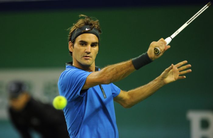 Roger Federer manteve a ponta do ranking após ser eliminado nas semifinais em Xangai, mas agora pressionado por Novak Djokovic | Peter Parks / AFP