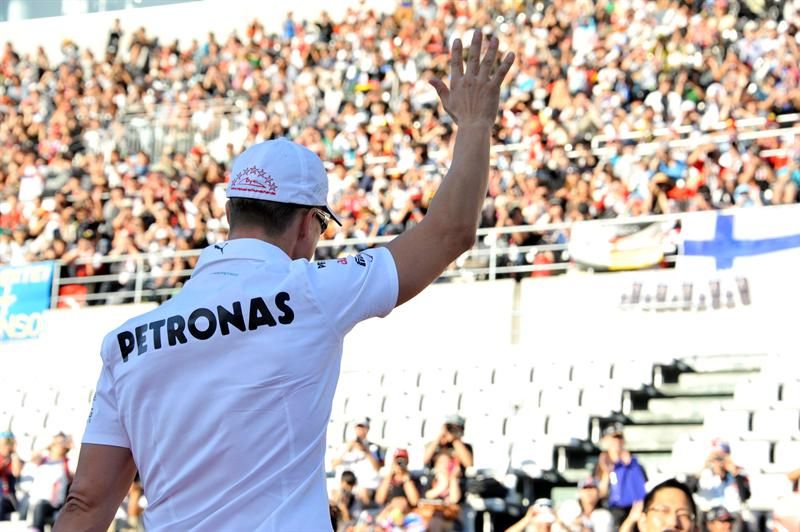 Schumacher se aposentou pela primeira vez em 2006, mas retornou às pistas em 2010 | FRANK ROBICHON/EFE