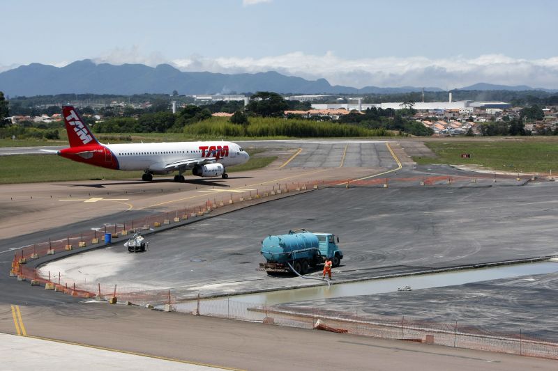 Atualmente estão em execução no Afonso Pena as obras de expansão do pátio de aeronaves e do terminal de cargas | Henry Milleo/Gazeta do Povo