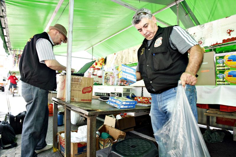 Ipem-PR passou pela feira da Nunes Machado, no Rebouças | Henry Milléo/Gazeta do Povo