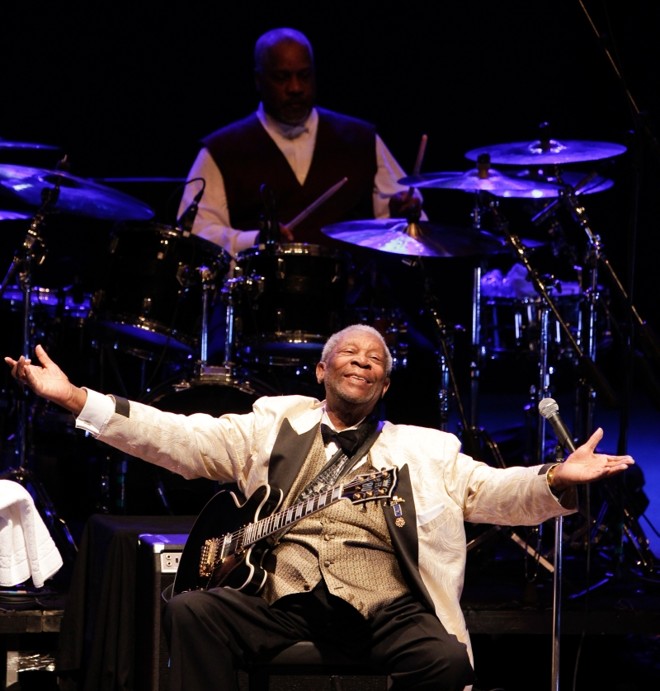 Simpático, o músico deixou a plateia do Guaíra extasiada. | 