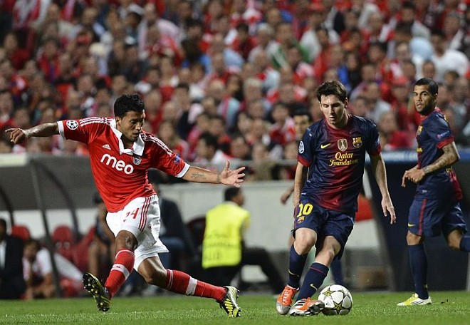 Garay na marcação de Messi na vitória do Barcelona sobre o Benfica | 