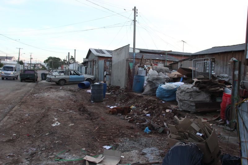 Barracões foram retirados na rua no Boqueirão | Walter Alves/ Agência de Notícias Gazeta do Povo