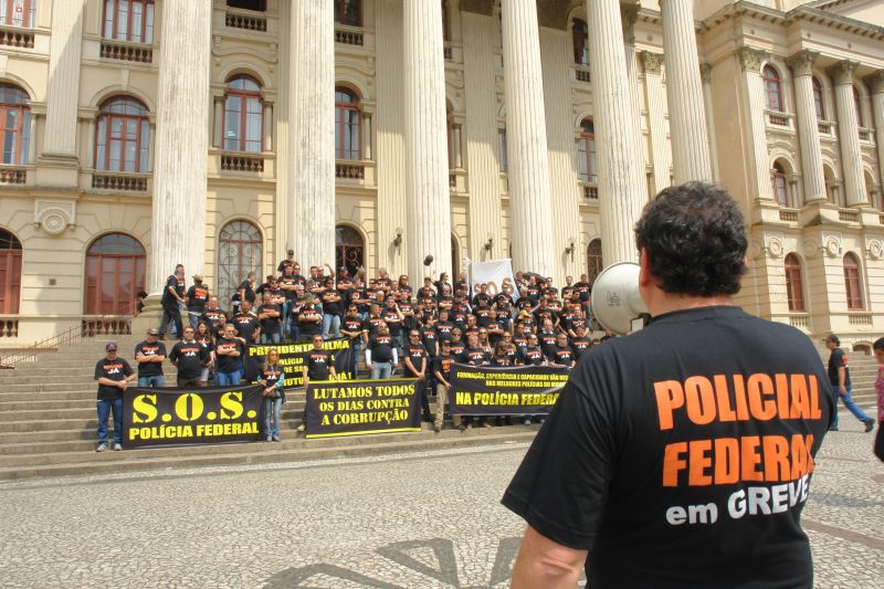 Sem reajuste, policiais interrompem paralisação | Ivonaldo Alexandre/Gazeta do Povo