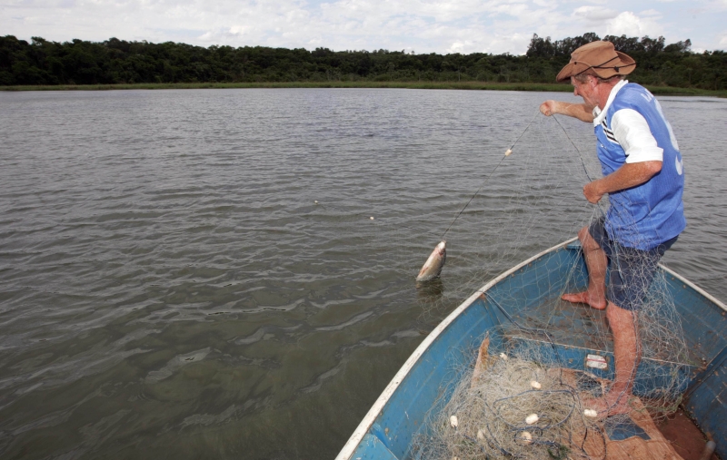 Ação de pescadores ameaça ecossistema | Christian Rizzi/Gazeta do Povo