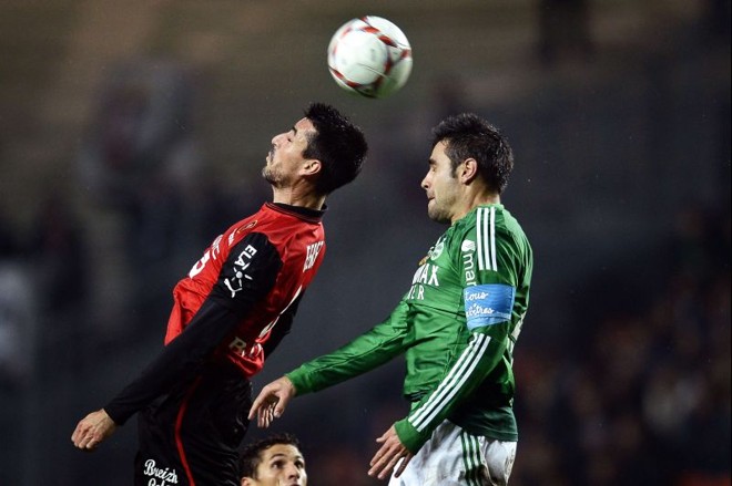 Saint-Étienne vence o Rennes pelo Campeonato Francês. | 