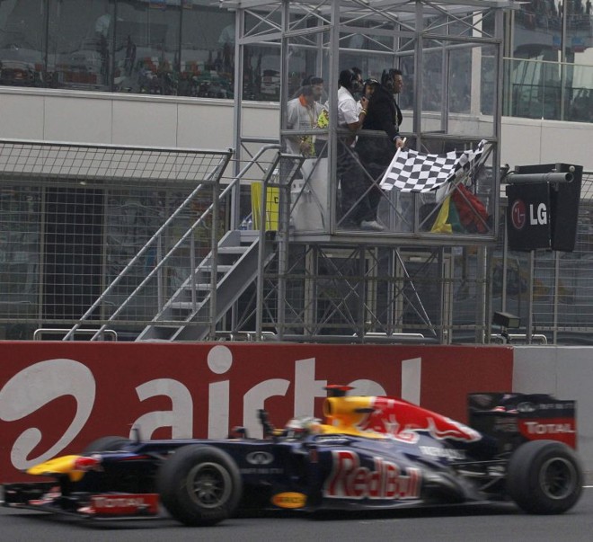 Vettel recebe a bandeirada para sua 4ª vitória consecutiva | 