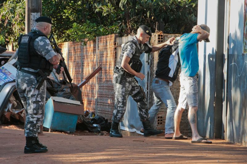 Polícia fez abordagens a suspeitos na operação para a implantação da primeira UPS de Cascavel | Cesar Machado/Agência de Notícias Gazeta do Povo