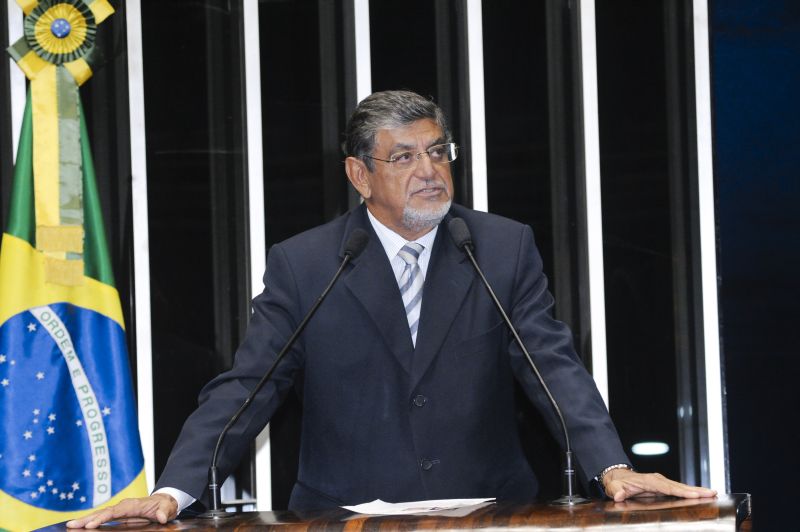 "São dezenas ou centenas de parlamentares que estão aqui cheios de processos nas costas. Está escrito na testa: ladrão. Estão ricos porque roubaram do povo", afirmou Mário Couto, aos berros | Waldemir Barreto/Agência Senado