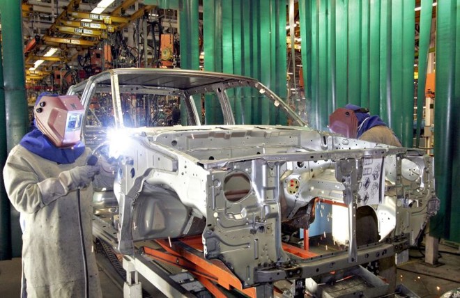 Linha de montagem da Nissan, em São José dos Pinhais: menos Marchs, mais Livinas e Frontiers | Divulgação/Nissan