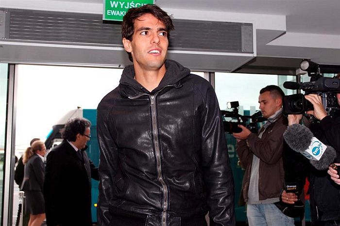Kaká desembarca no aeroporto da Polônia para se apresentar ao técnico Mano Menezes | EFE