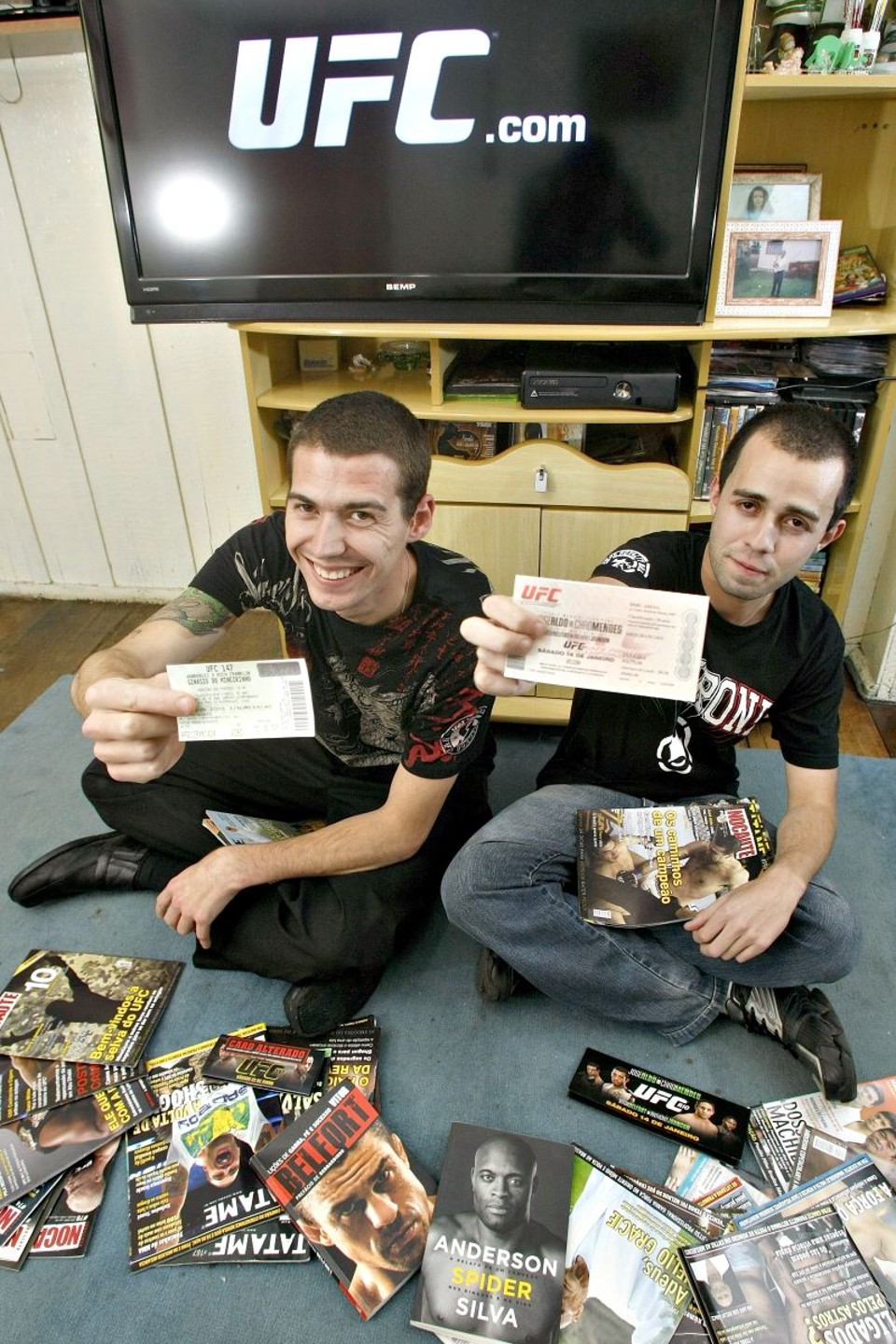 Fanáticos pelo UFC, Aristeu e Cristian garantiram presença na quarta edição brasileira do evento | Hugo Harada/ Gazeta do Povo