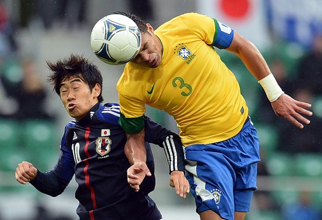 Thiago Silva divide bola aérea na vitória sobre o Japão | 