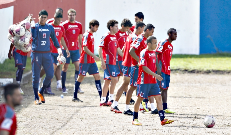 Treino do Paraná na véspera do duelo com o ABC: concentração | Daniel Castellano/ Gazeta do Povo