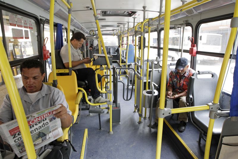 Ônibus que liga Curitiba a Pinhais, vazio: integração com a RMC pressiona o custo do sistema | Felipe Rosa/ Gazeta do Povo