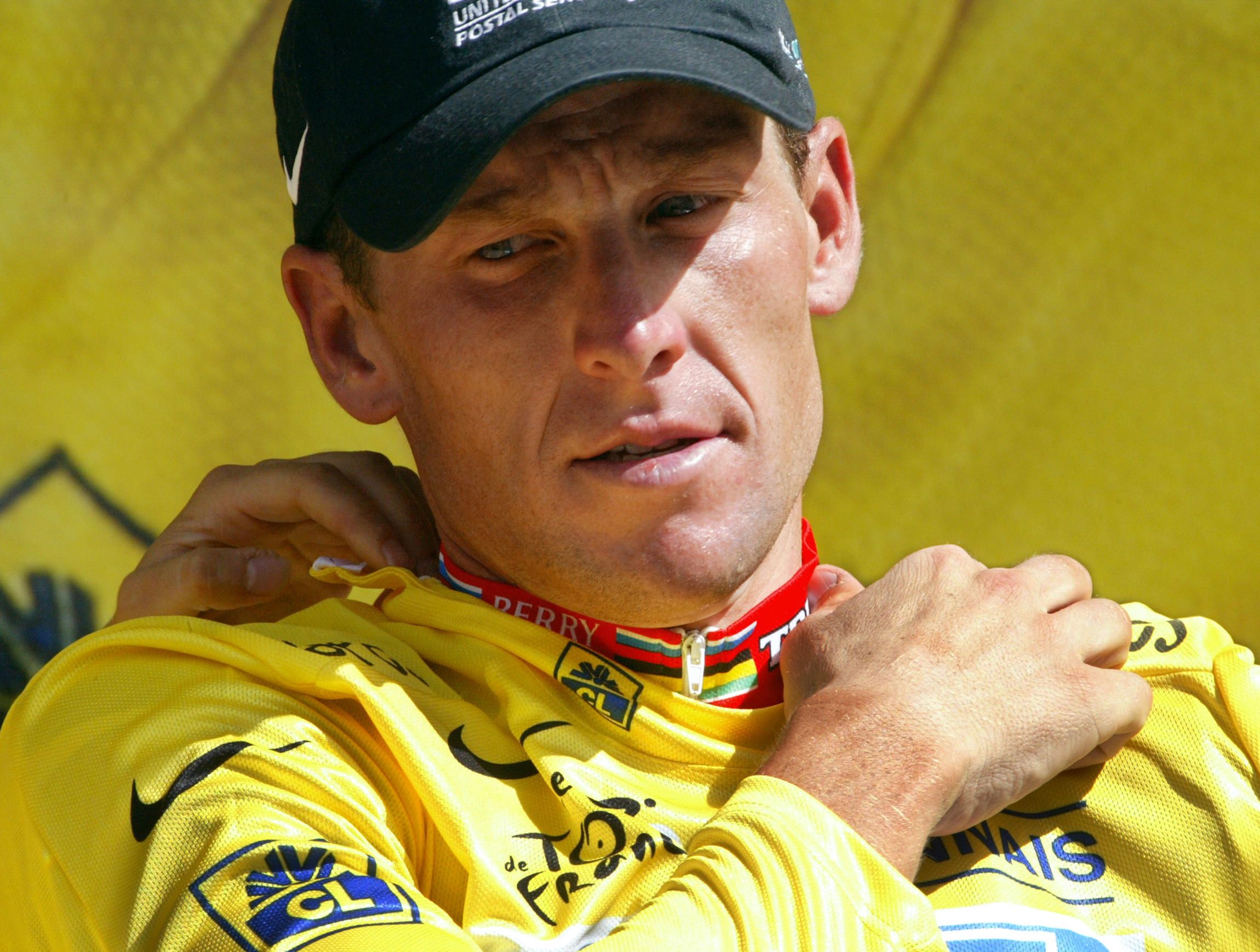 Lance Armstrong é acusado de liderar esquema de dopagem | AFP