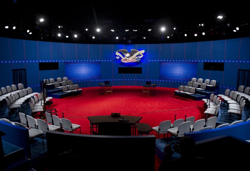 Palco está montado para o segundo debate presidencial, em New York | Saul Loeb/ AFP