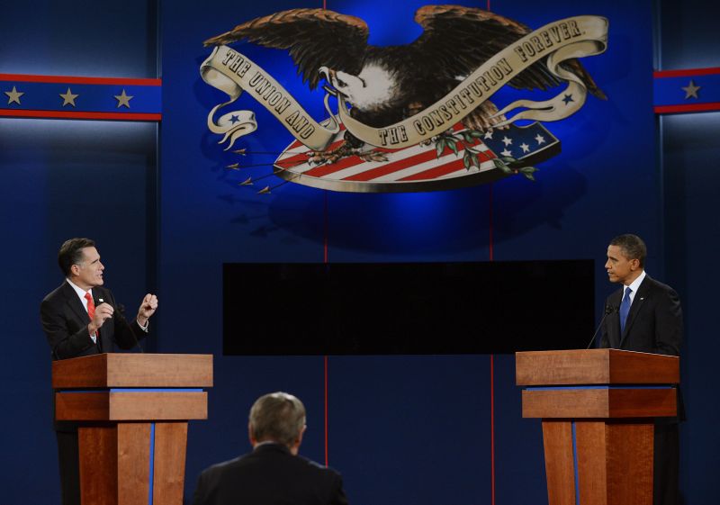 Os candidatos se enfrentam em debate na Universidade de Denver no primeiro de três embates televisivos | AFP PHOTO/SAUL LOEB
