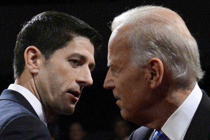 Ryan, de 42 anos, pareceu mais seguro do que o experiente vice-presidente Biden, de 70 | Michael Reynolds/AFP