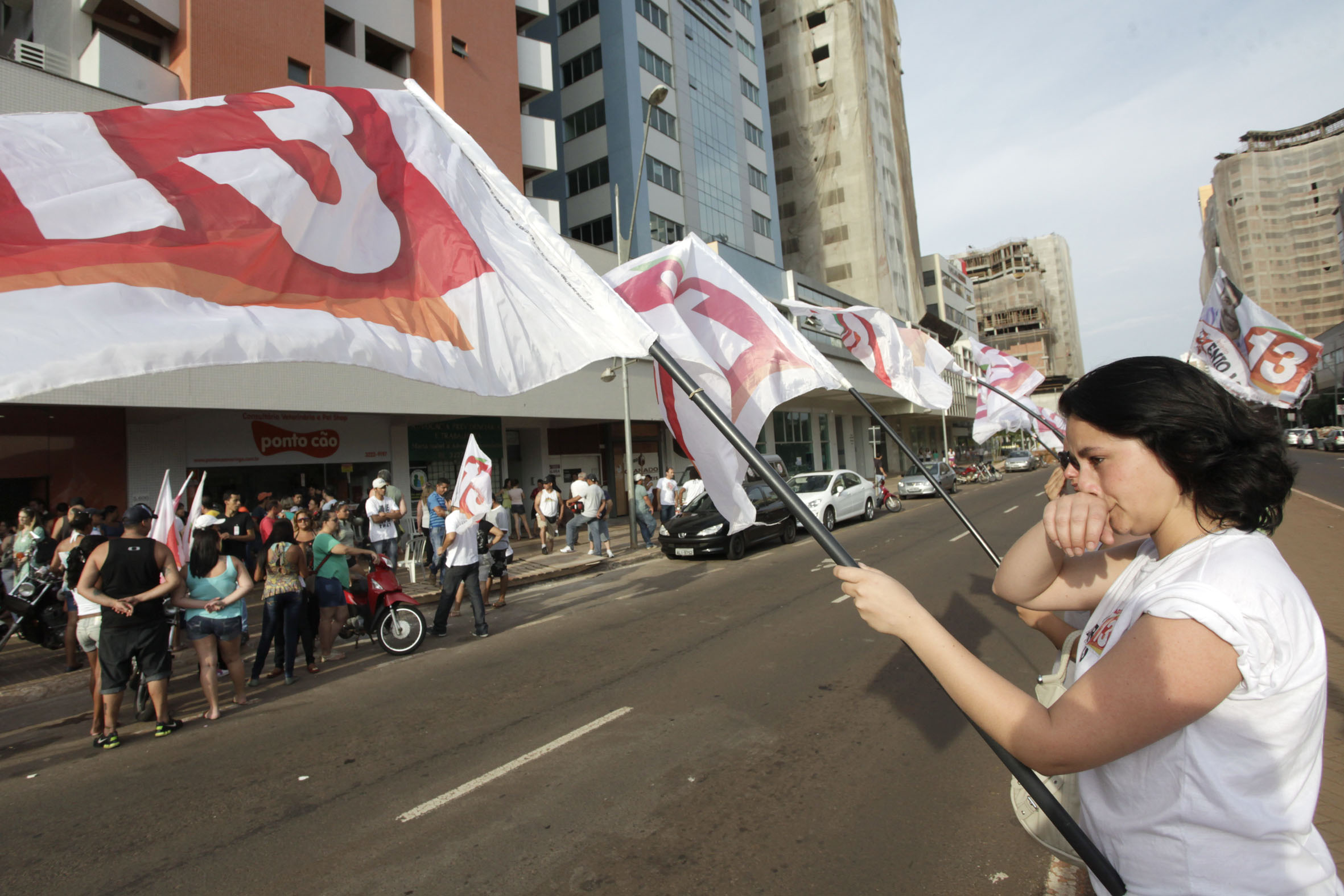 Mesmo recebido em festa, muitos cabos eleitorais e militantes de Verri choraram com o resultado do segundo turno | Ivan Amorin / Gazeta Maringá