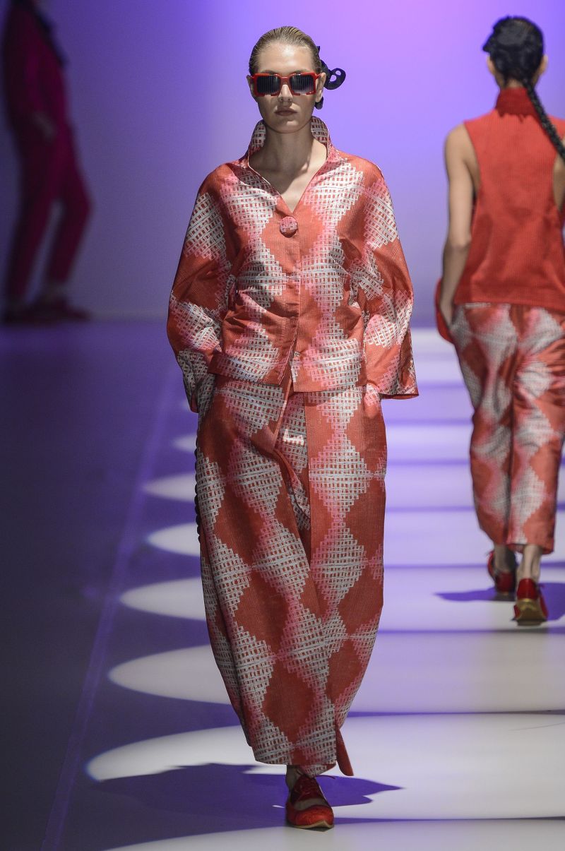 O estilista Ronaldo Fraga abusou das estampas e das formas geométricas em sua nova coleção | Agência Foto Site