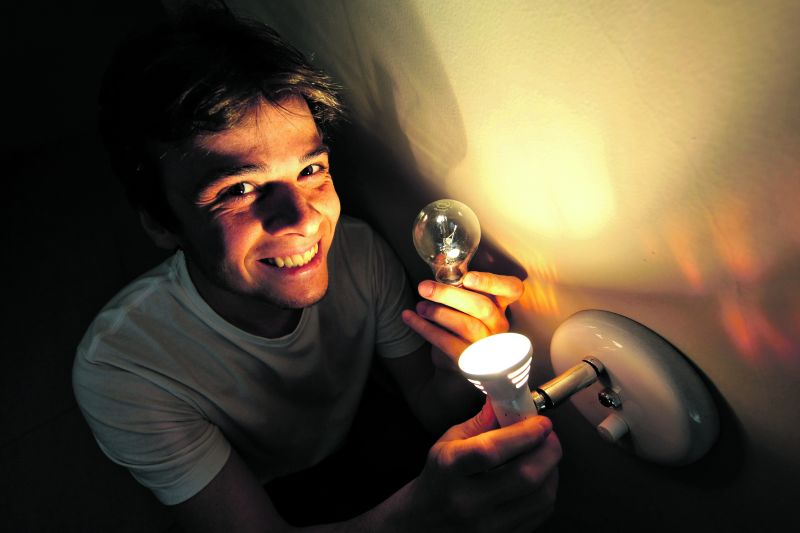 O publicitário Leonardo Favrin fez sozinho a pintura do imóvel | Ivonaldo Alexandre/ Gazeta do Povo