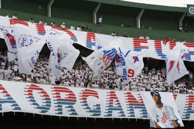 Torcida paranista fazendo festa no Couto antes da partida | 