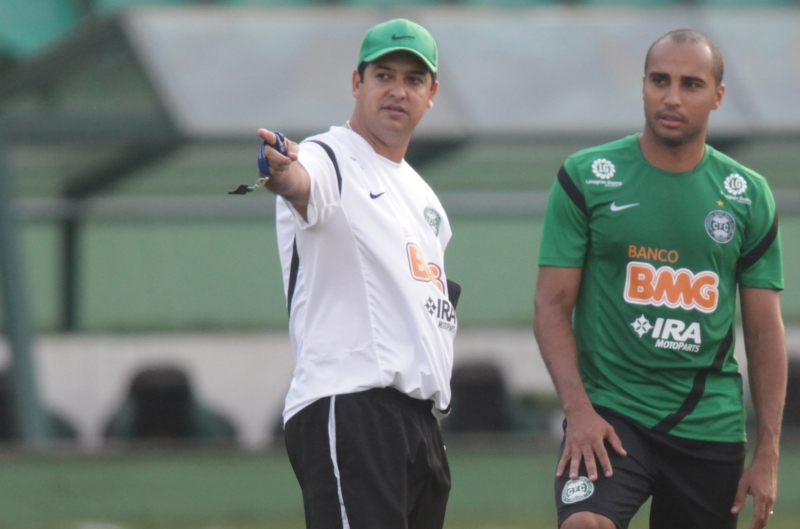 Deivid com o técnico Marquinhos Santos | Allan Costa Pinto/ Tribuna