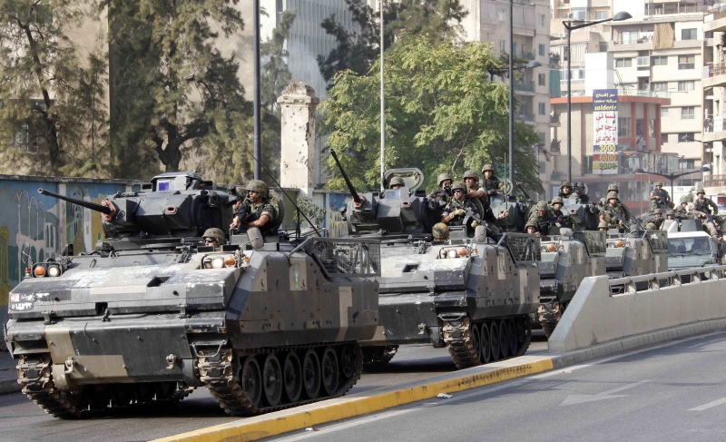 Tropas do Exército libanês patrulham ruas da capital Beirute para conter distúrbios sectários | Mohamed Azakir/Reuters