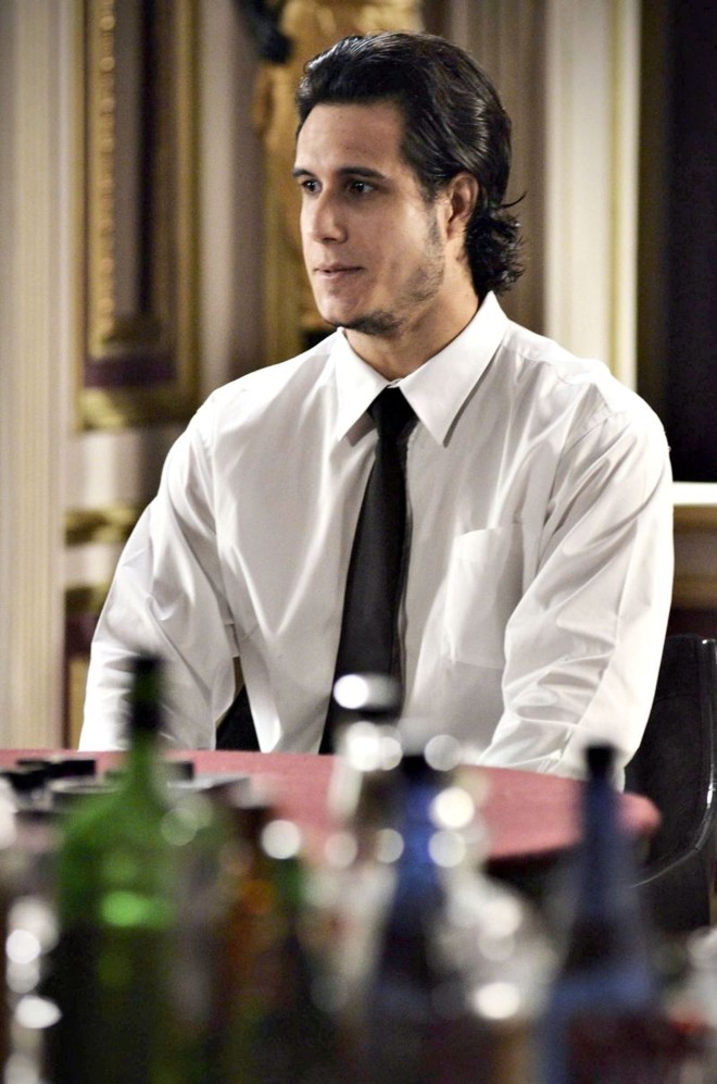 Emiliano DAvila- Baiano formado em Artes Cênicas pela Universidade Federal da Bahia (UFBA), trocou Salvador pelo Rio de Janeiro em 2008, para tentar uma vaga no espetáculo Clandestinos, de João Falcão. A peça, que virou série de tevê em 2010, volta aos palcos cariocas em novembro, com o elenco original.