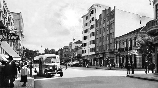 Avenida João Pessoa, em 1939. Recebeu esse nome em 1930 e voltou a ser Luiz Xavier em 1965 |