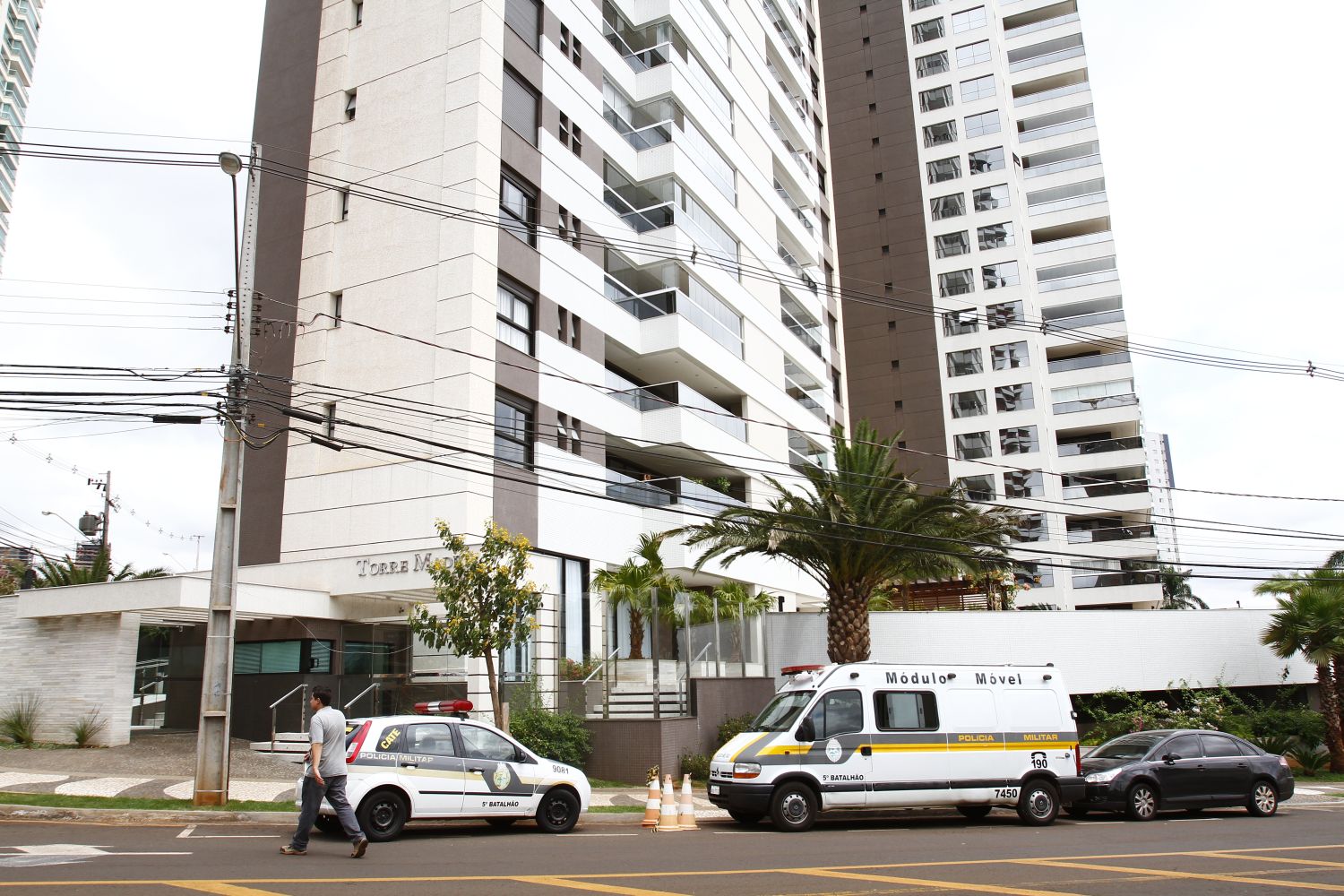 Crime ocorreu em um edifício de alto padrão na Gleba Palhano, zona sul de Londrina | Roberto Custódio / Jornal de Londrina