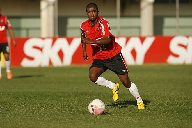 Henrique recebeu elogios do técnico Ricardo Drubscky no retorno à equipe titular | Antonio More / Gazeta do Povo