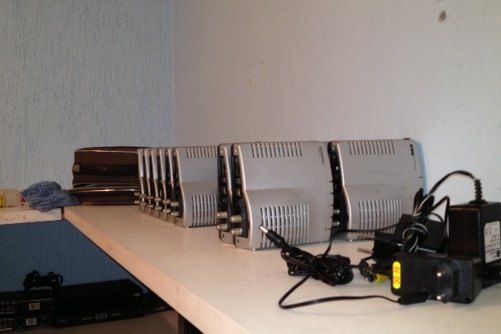 Parte dos aparelhos apreendidos no cumprimento do mandado de busca | Polícia Civil/ Divulgação