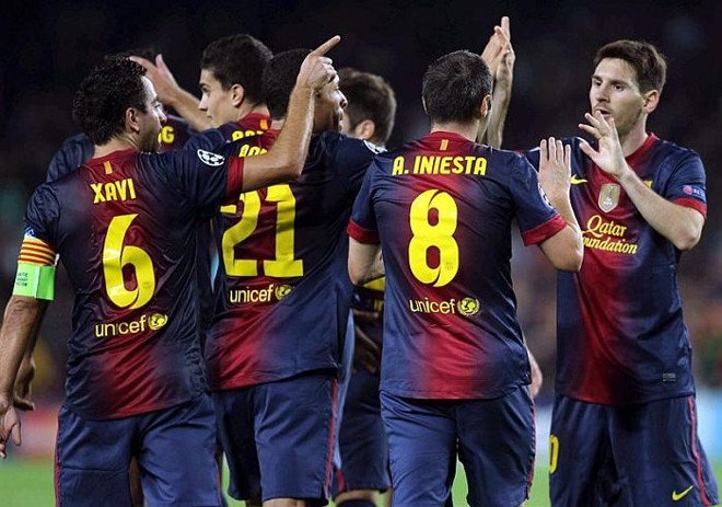 Jogadores comemoram o primeiro gol do Barcelona, de Iniesta, diante do Celtic | 