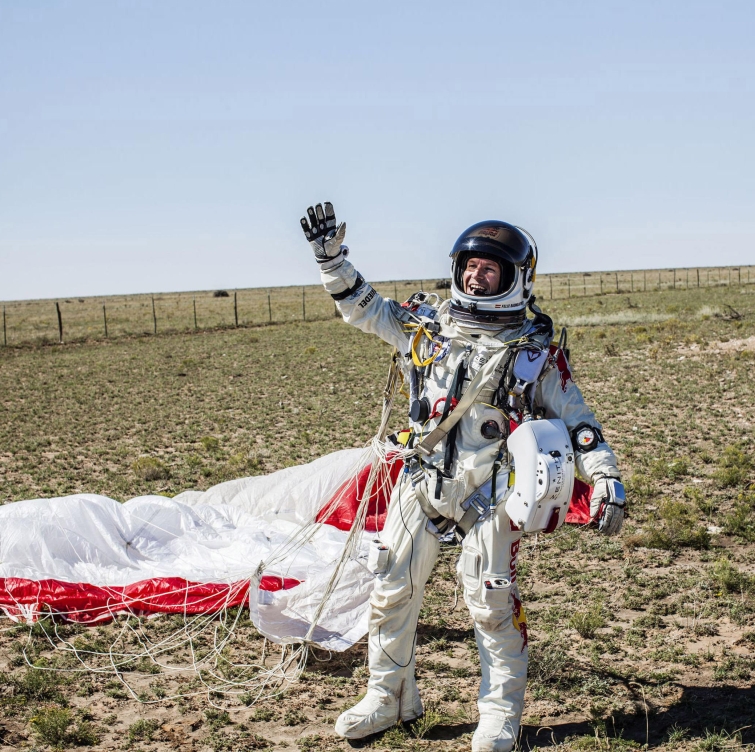 Baumgartner quebrou a barreira do som e chegou a 1.342 km/h | Balaza Gardi/Reuters