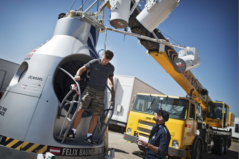 Piloto fez testes na cápsula da missão, em Roswell, no Novo México, dias antes de partir para a tentativa de quebrar o recorde | AFP Photo/www.redbullcontentpool.com/Joerg Mitter
