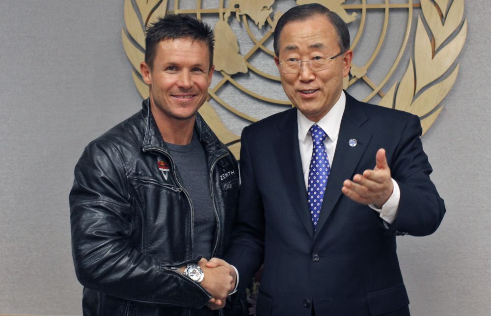 Felix Baumgartner (à esq.) se encontrou com o secretário-geral da ONU, Ban Ki-moon | Reuters/Eduardo Munoz