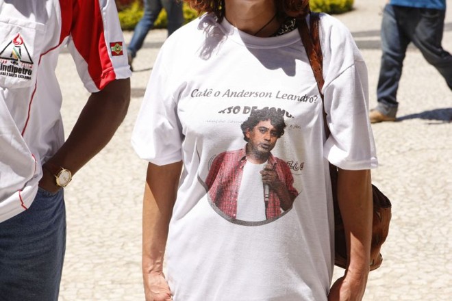 Participantes usaram camisetas com a foto do jornalista desaparecido |